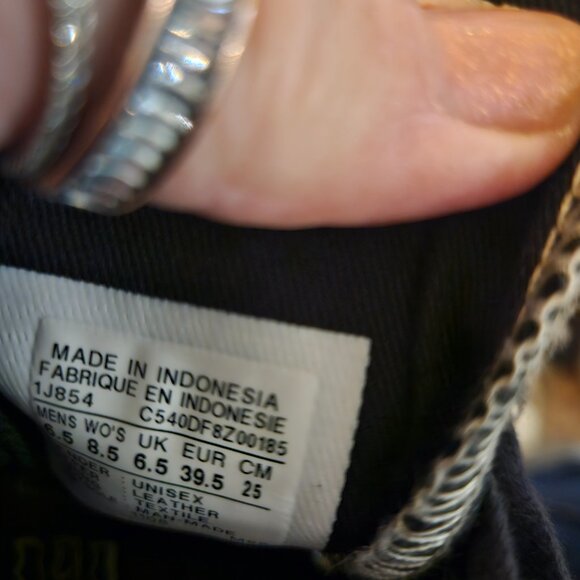 Converse  black leather high top sneakers. - Picture 6 of 6